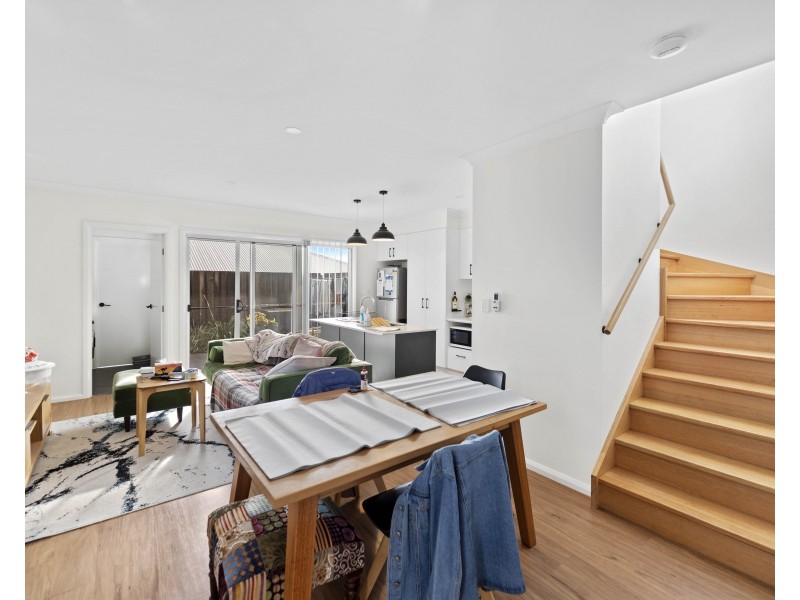 Unit 8/316 Stenner Street, Middle Ridge QLD 4350
