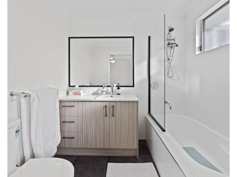 Unit 8/316 Stenner Street, Middle Ridge QLD 4350