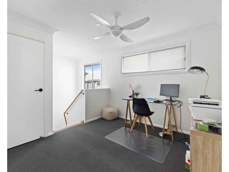 Unit 8/316 Stenner Street, Middle Ridge QLD 4350