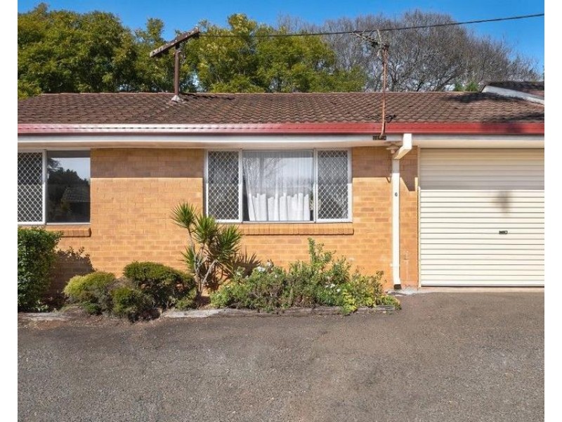 Unit 6/372 Tor Street, Newtown QLD 4350