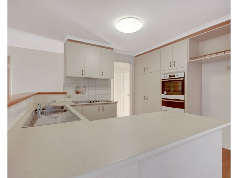 12 Lachlan Court, Westbrook QLD 4350