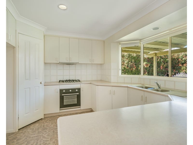 8 Pixie Drive, Kearneys Spring QLD 4350