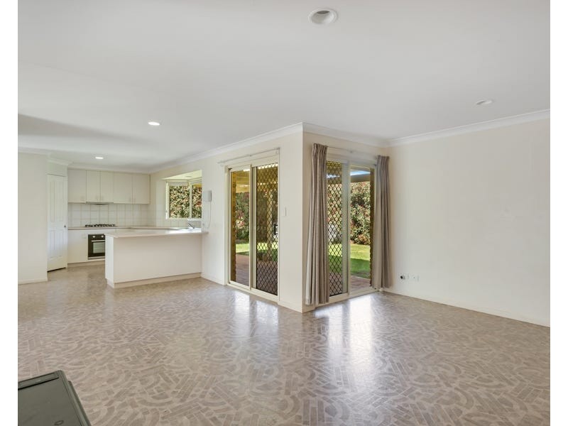8 Pixie Drive, Kearneys Spring QLD 4350