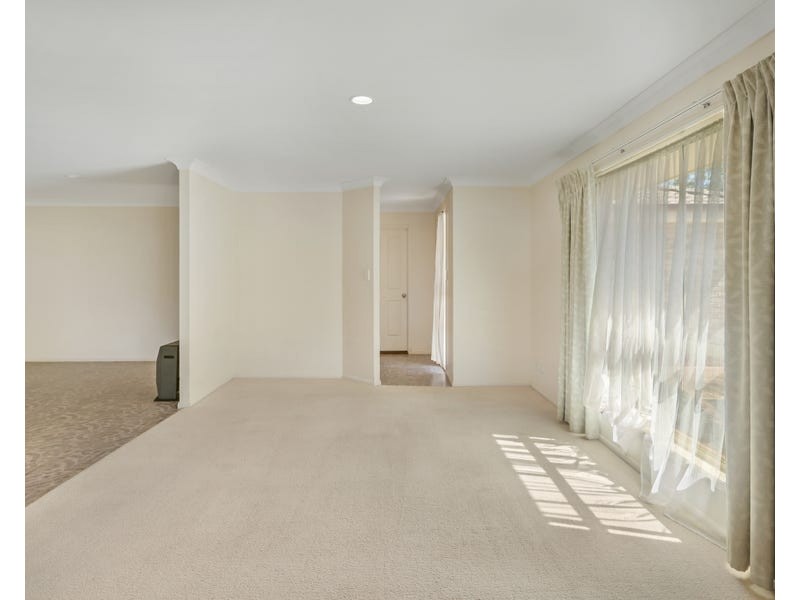 8 Pixie Drive, Kearneys Spring QLD 4350