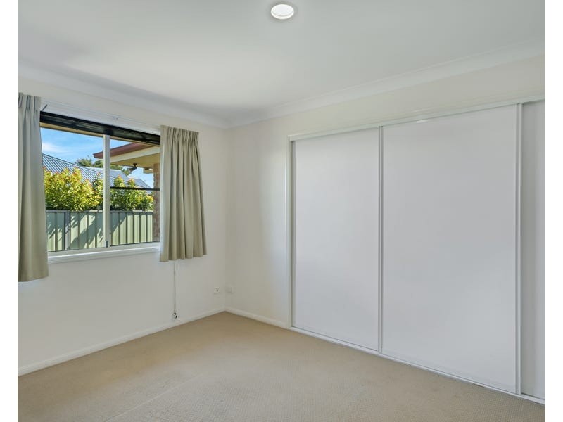 8 Pixie Drive, Kearneys Spring QLD 4350