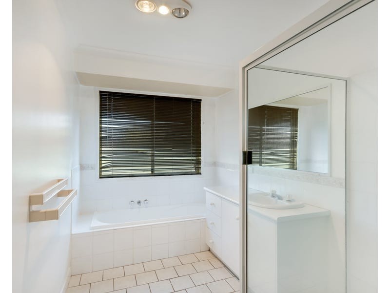 8 Pixie Drive, Kearneys Spring QLD 4350