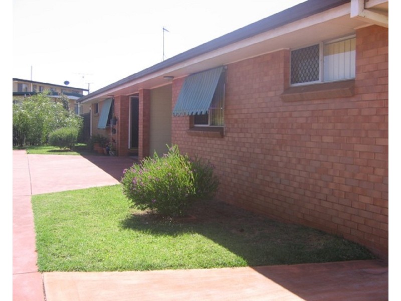 Unit 2/501 Stenner Street, Darling Heights QLD 4350