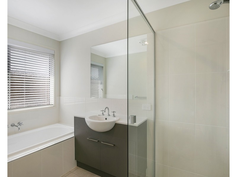 8 Nash Drive, Glenvale QLD 4350