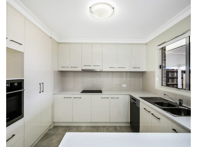 8 Nash Drive, Glenvale QLD 4350