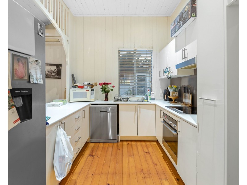 15 Swallow Court, Newtown QLD 4350