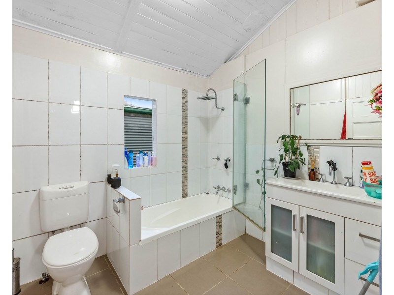 15 Swallow Court, Newtown QLD 4350