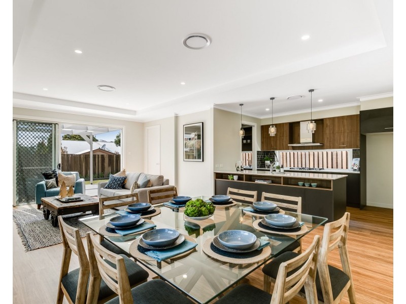 18 Simla Street, Mount Lofty QLD 4350