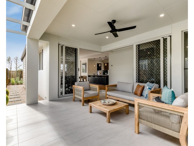 18 Simla Street, Mount Lofty QLD 4350