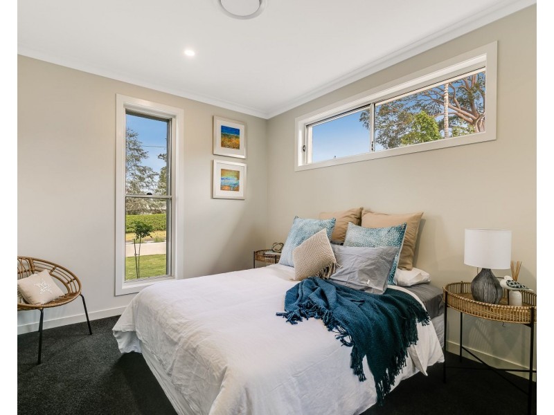 18 Simla Street, Mount Lofty QLD 4350