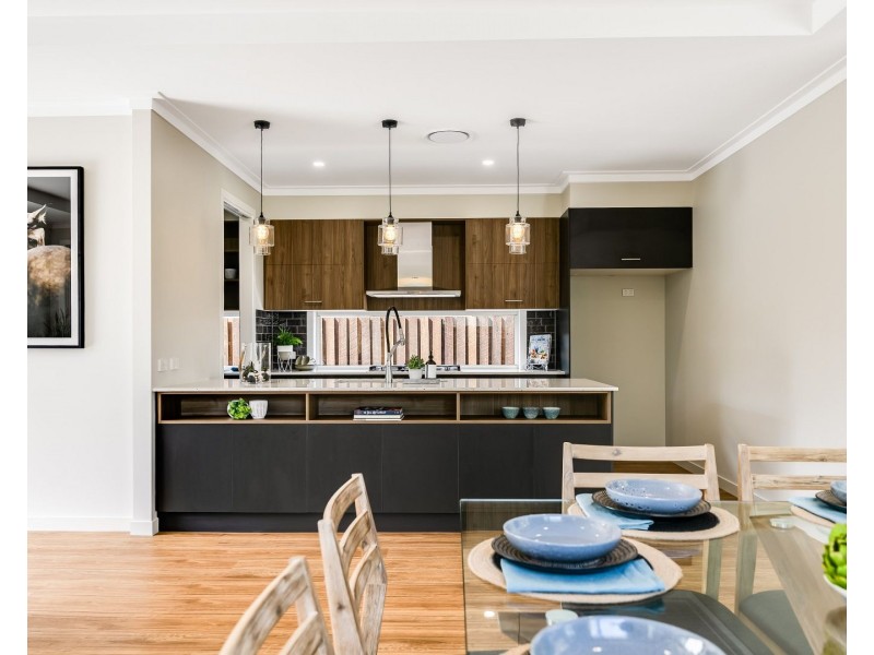 18 Simla Street, Mount Lofty QLD 4350