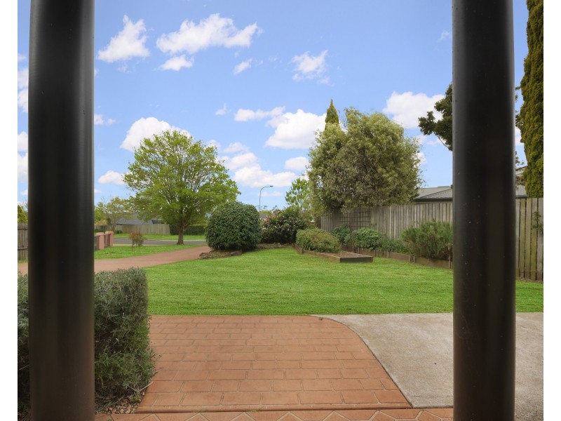 20 Sweetapple Crescent, Centenary Heights QLD 4350