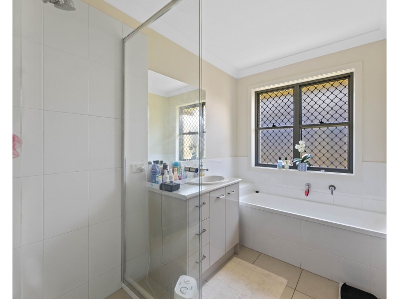 4 Barron Lane, Glenvale QLD 4350