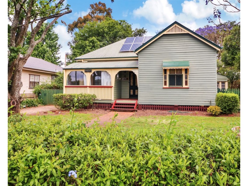 210 Campbell Street, Newtown QLD 4350