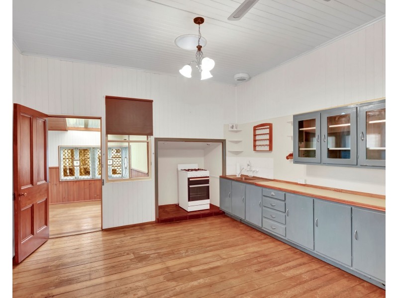 210 Campbell Street, Newtown QLD 4350