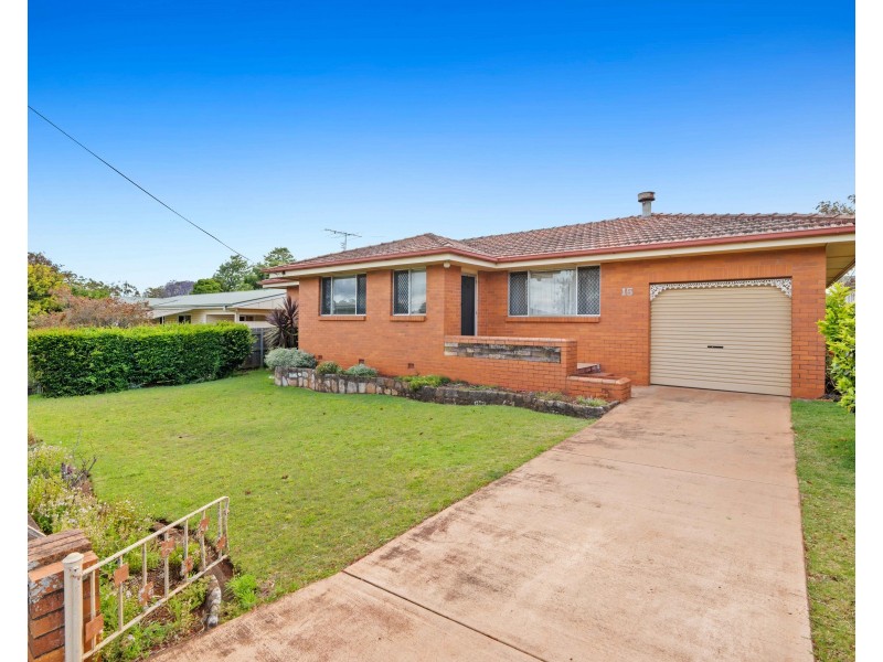 15 Challenor Street, Rockville QLD 4350