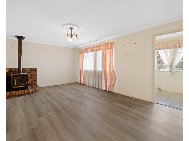 15 Challenor Street, Rockville QLD 4350