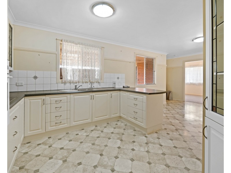 15 Challenor Street, Rockville QLD 4350