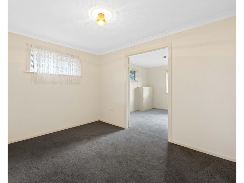 15 Challenor Street, Rockville QLD 4350