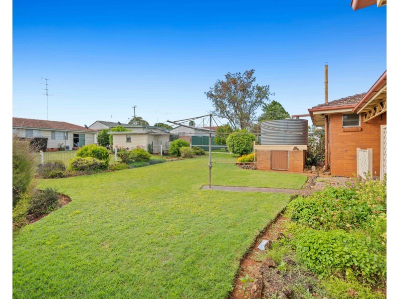 15 Challenor Street, Rockville QLD 4350