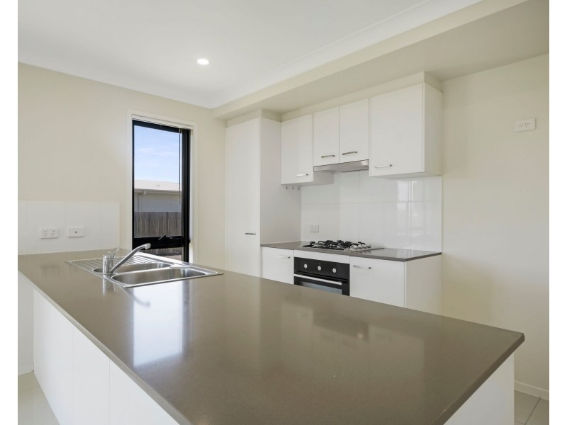 11 Mia Street, Wyreema QLD 4352