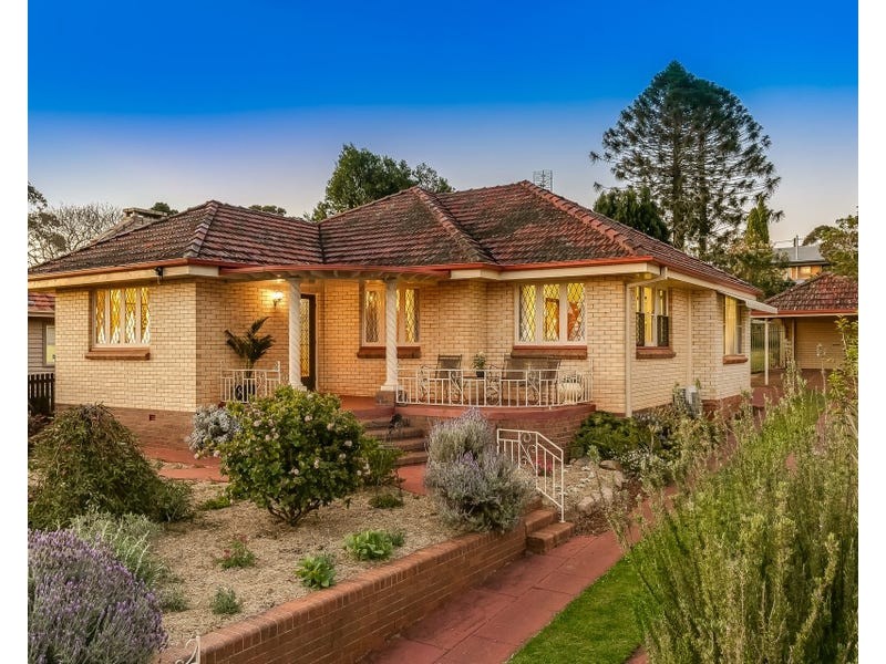 5 Rhyde Street, Mount Lofty QLD 4350