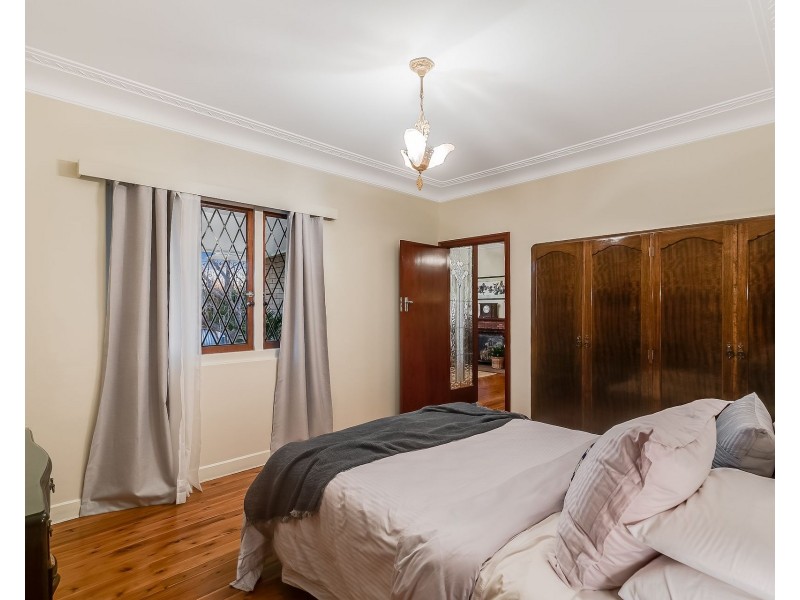 5 Rhyde Street, Mount Lofty QLD 4350