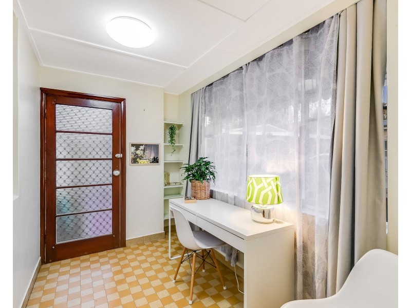5 Rhyde Street, Mount Lofty QLD 4350
