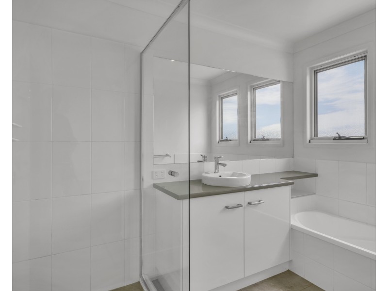 Unit 4/397 Stenner Street, Kearneys Spring QLD 4350