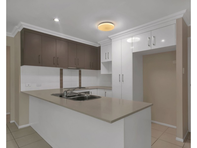 Unit 2 /11 Boxsall Street, Newtown QLD 4350