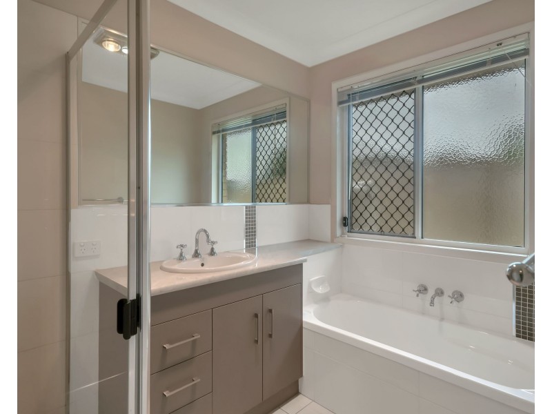 Unit 2 /11 Boxsall Street, Newtown QLD 4350