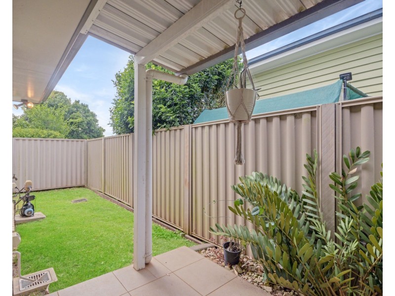 Unit 1/11 Boxsall Street, Newtown QLD 4350