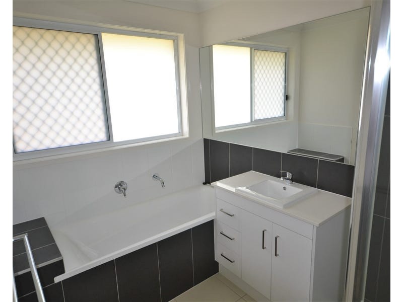 24 Farrer Street, Cranley QLD 4350