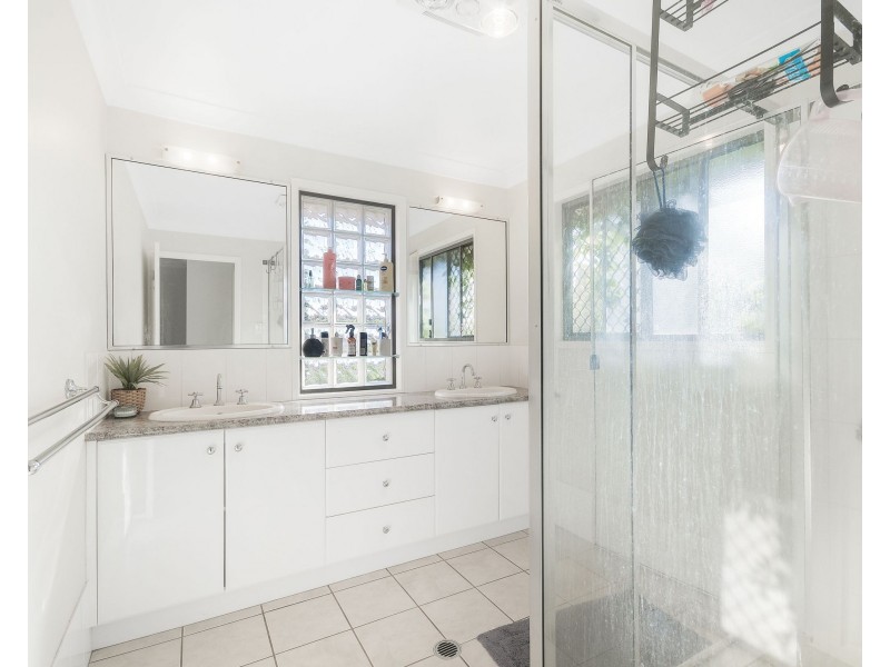 Unit 4/3 Luke Street, Kearneys Spring QLD 4350