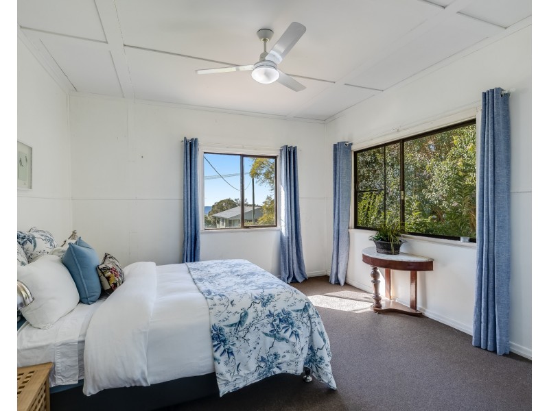 16 Ross Street, Mount Lofty QLD 4350