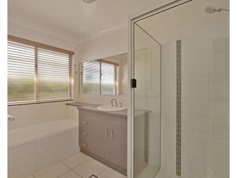 Unit 1/14 Mason Court, Kearneys Spring QLD 4350