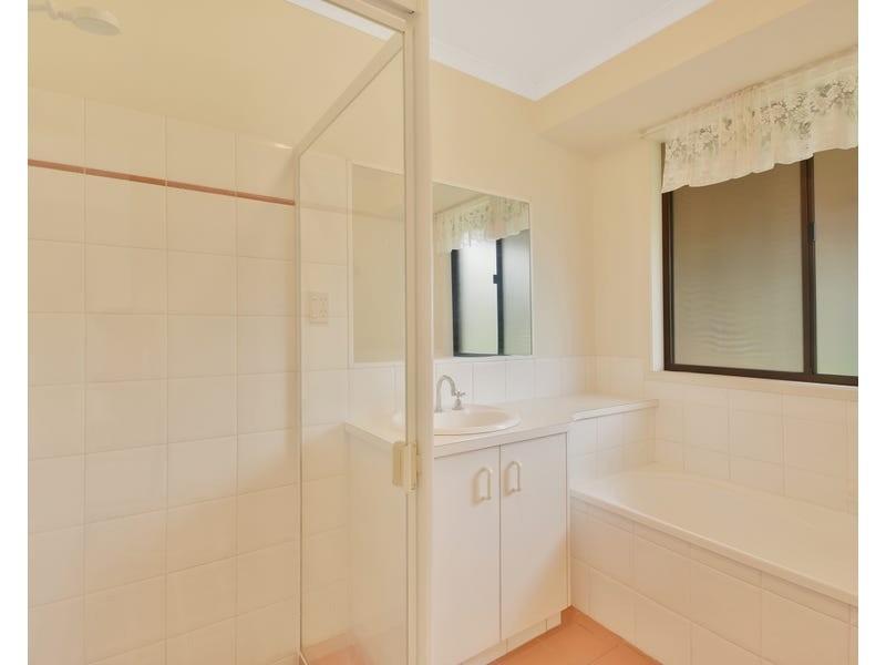 6 Shamrock Court, Middle Ridge QLD 4350