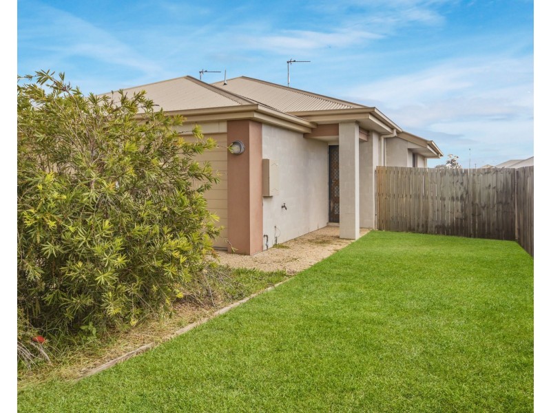 Unit 2/27 Weebah Place, Cambooya QLD 4358
