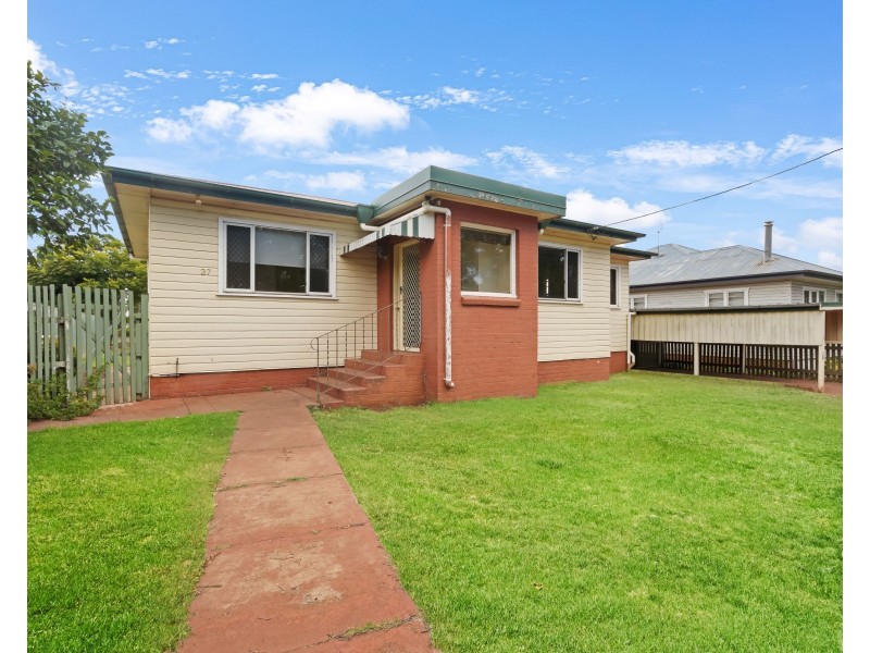 37 Gladstone Street, Newtown QLD 4350