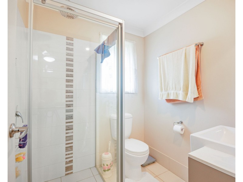 Unit 2/23 Cardamon Crescent, Glenvale QLD 4350
