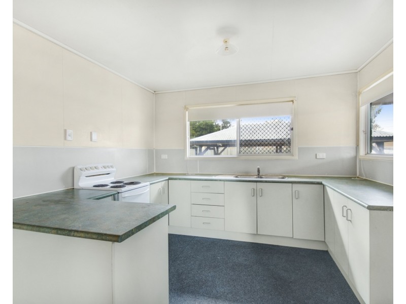 8 Kenora Court, Rockville QLD 4350