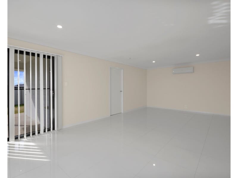 Unit 1/2 Nash Drive, Glenvale QLD 4350