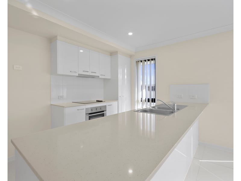 Unit 1/2 Nash Drive, Glenvale QLD 4350