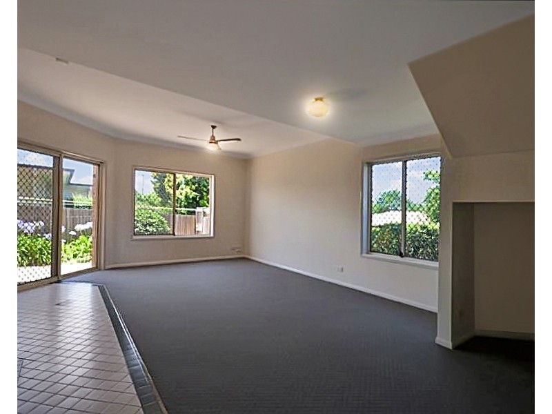 Unit 1/351 West Street, Harristown QLD 4350