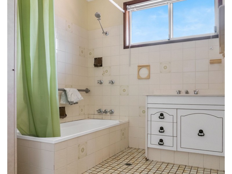 Unit 2/6 Begonia Court, Centenary Heights QLD 4350