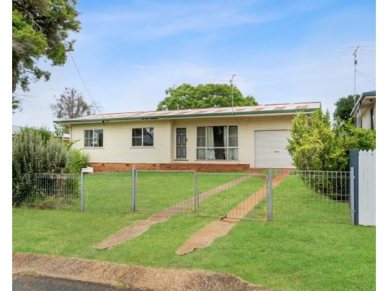 11 McCafferty Street, Wilsonton QLD 4350